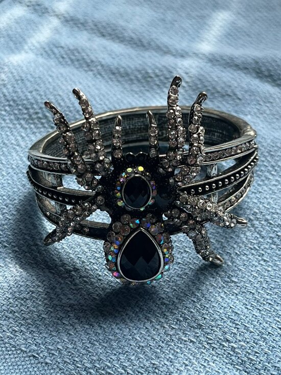 Jewelry - Rhinestone & Onyx Spider w/ Silver-finish Clasp Bracelet ~ Gothic-Look 2.5" D